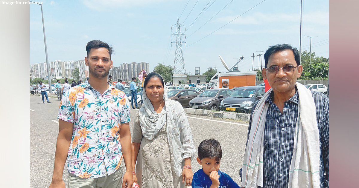 Grandson’s wish brings kin from Agra